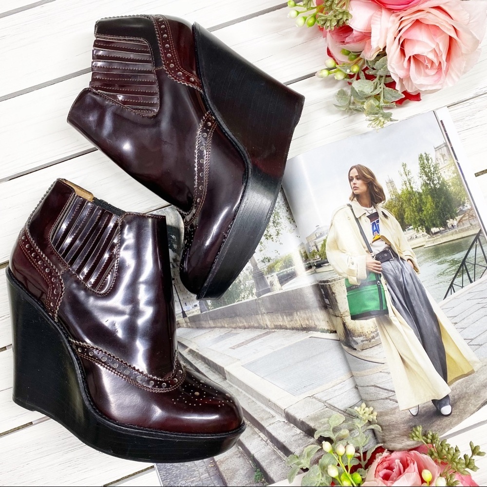BURBERRY Brogue Chelsea Detailed Wedge Polished Leather Ankle Boots 38